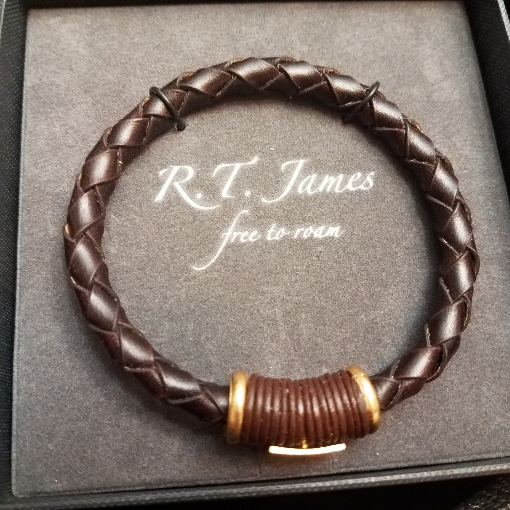 NWT: R.T. James Mens Leather Bracelet
